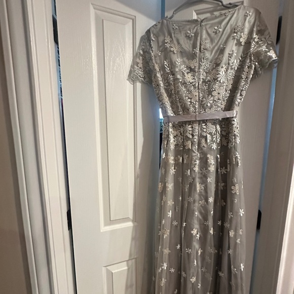 Tahari Arthur’s Levine - Picture 2 of 4